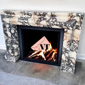 ネロ・マルキナ大理石の暖炉マントルピース：溝付き黒大理石の囲い