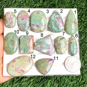 Cabochon di fucsite rubino, pietra semipreziosa naturale per la creazione di gioielli, pietra preziosa fatta a mano, cristalloterapia, lotto di ciondoli creativi 175