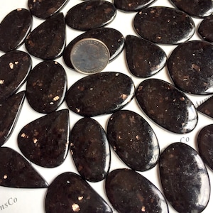 Lote de atacado de cabochão Nuummite de qualidade superior, formas e tamanhos mistos, melhor Nuummite natural para joias e fabricação de artesanato DIY