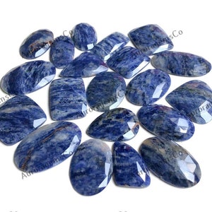 Lote de atacado de cabochão facetado de sodalita de alta qualidade, formas e tamanhos mistos, cabochão de jaspe de sodalita natural com corte rosa para joias.