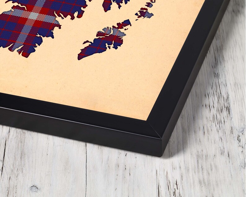 Mappa scozzese con stampa tartan della Marina degli Stati Uniti, nei colori bordeaux e blu navy. immagine 4