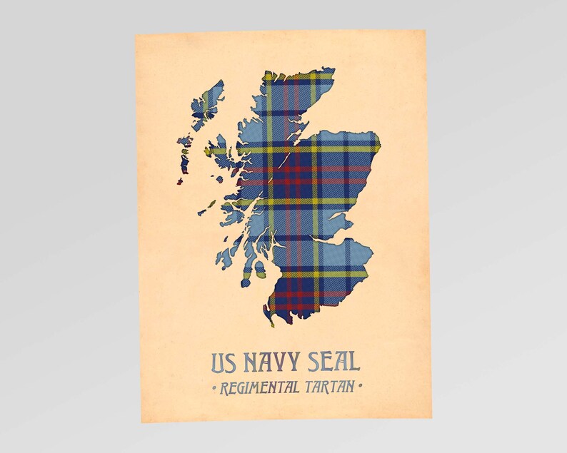 Mappa scozzese con stampa tartan della Marina degli Stati Uniti, nei colori bordeaux e blu navy. Style #4