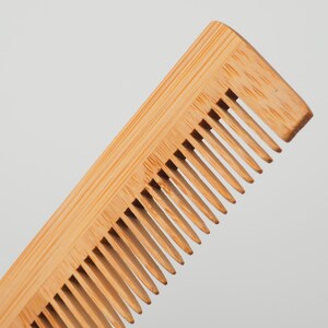 Zero Waste Starter Box: Bamboo Toothbrush, Cotton Pads & Comb bild 8