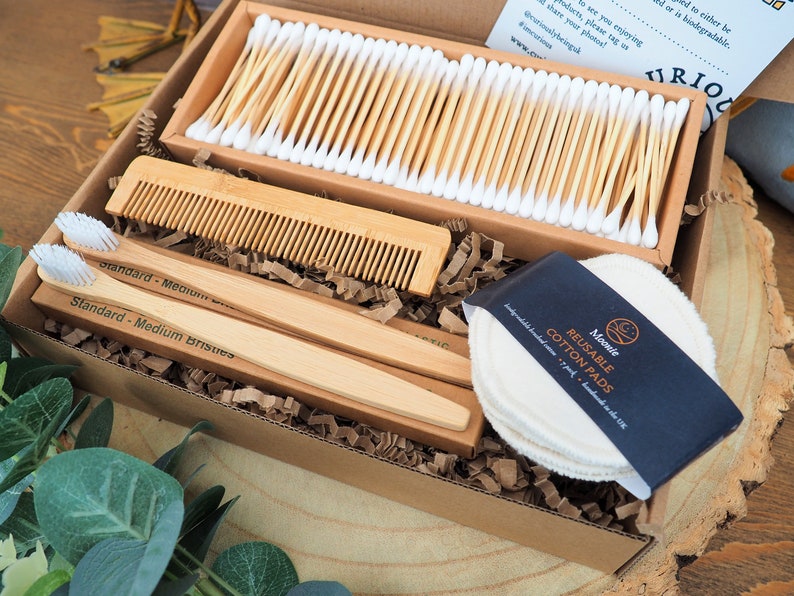 Zero Waste Starter Box: Bamboo Toothbrush, Cotton Pads & Comb bild 3