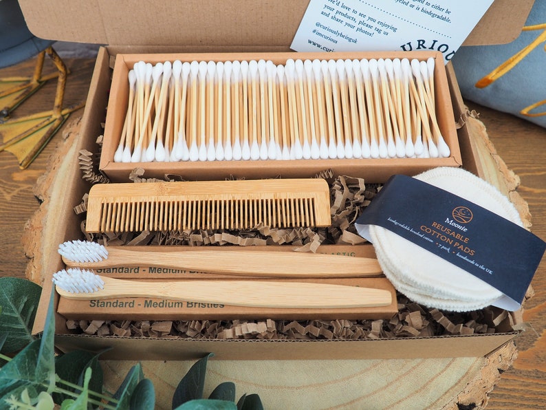 Zero Waste Starter Box: Bamboo Toothbrush, Cotton Pads & Comb bild 2
