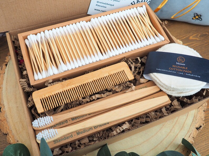 Zero Waste Starter Box: Bamboo Toothbrush, Cotton Pads & Comb bild 4