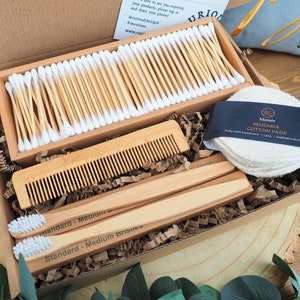 Zero Waste Starter Box: Bamboo Toothbrush, Cotton Pads & Comb bild 1