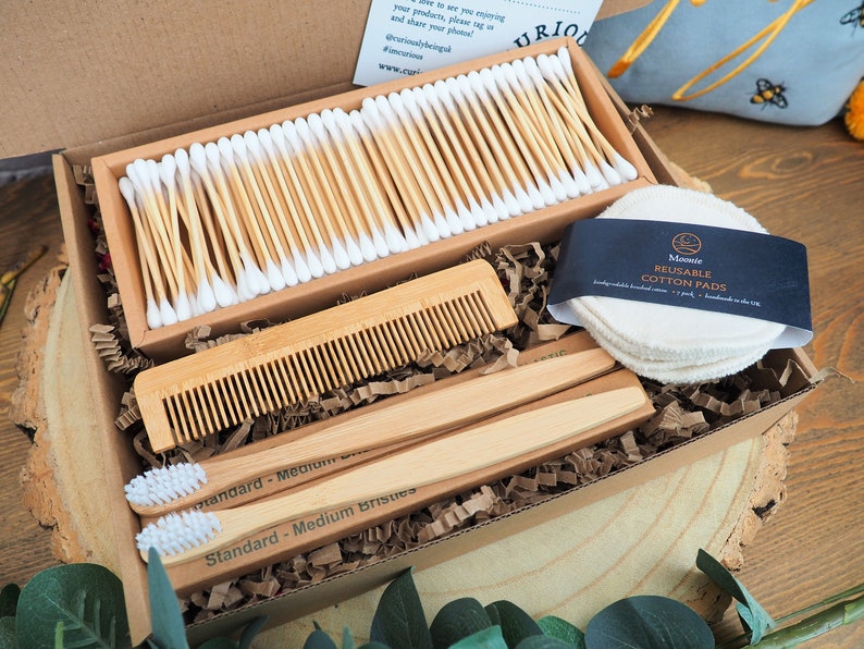 Zero Waste Starter Box: Bamboo Toothbrush, Cotton Pads & Comb bild 1