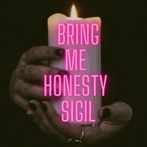 Può includere: Una candela bianca con un cartello al neon rosa che dice "Bring Me Honesty Sigil". La candela è tenuta da due mani.