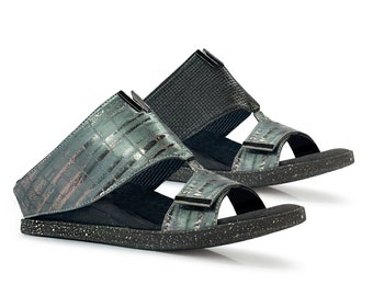 Kleo 6 - Metallic Teal Flips to Black