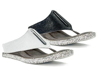 Iris 2 - White flips to Black