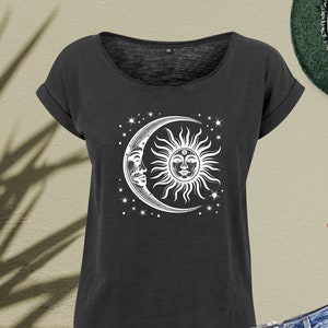 Camiseta de mujer con estrellas y luna mística, camiseta celestial mística, camiseta bohemia de cuello redondo con sol y luna, camiseta de tarot