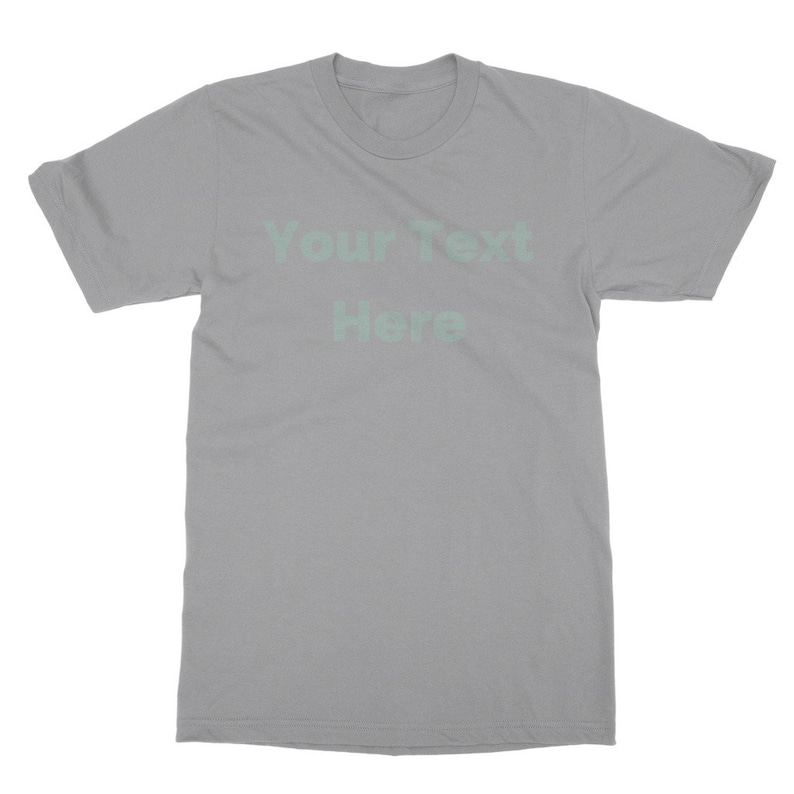K&ouml;nnte beinhalten: Ein schlichtes graues T-Shirt mit dem Text "Your Text Here" in hellgr&uuml;n gedruckt.