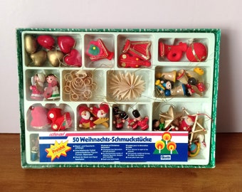 Vintage des années 80 NOEL boîte de 50 figurines sujets personnages à suspendre QUELLE