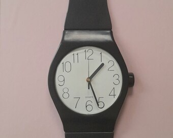 Vintage Années 80 90 black wall watch grande montre murale horloge pendule en forme de montre