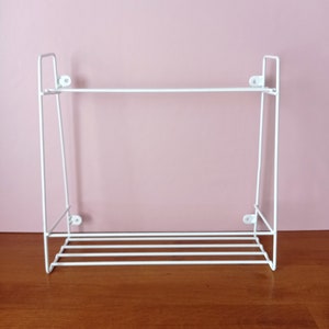 Vintage 80s Storage decoration wired wall shelf in white metal