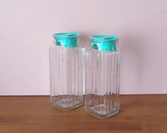 Vintage Années 80 Borgonovo made in Italy carafe cruche pichet en verre transparent couvercle plastique bleu turquoise