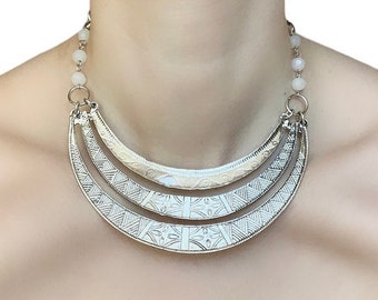 Strukturierte Metall Bib Halskette mit Faux Perlen | Fairygrunge Inspiriert