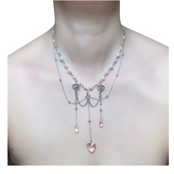 Collar de cadena de plata en cascada con perlas cultivadas, cuentas rosas, corazones y cuentas de lágrima de vidrio / inspirado en Fairycore