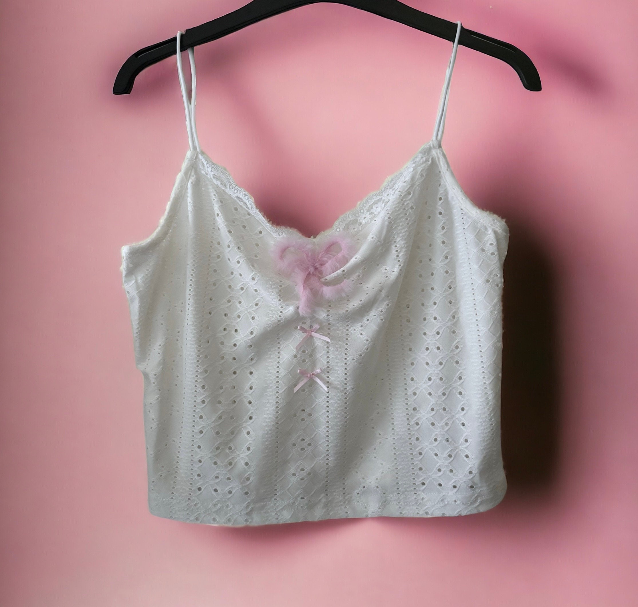 eyelet ribbon cami (white × blue ribbon) 001_light_20blue_d3f99a81-d057