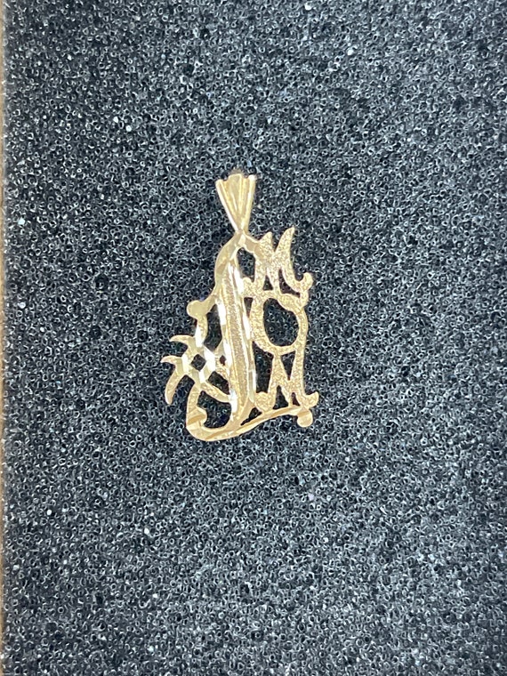 Vintage 14k gold #1 Mom pendant