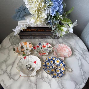 Decoupage Scallop Shell Jewelry Dish: Coastal Trinket Holder