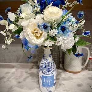 Made-to-Order Faux Blumen Flaschen Topper - Benutzerdefinierte Champagner Flaschendekoration - Personalisiertes Farbschema - Hostessengeschenk - Barwagen oder Party