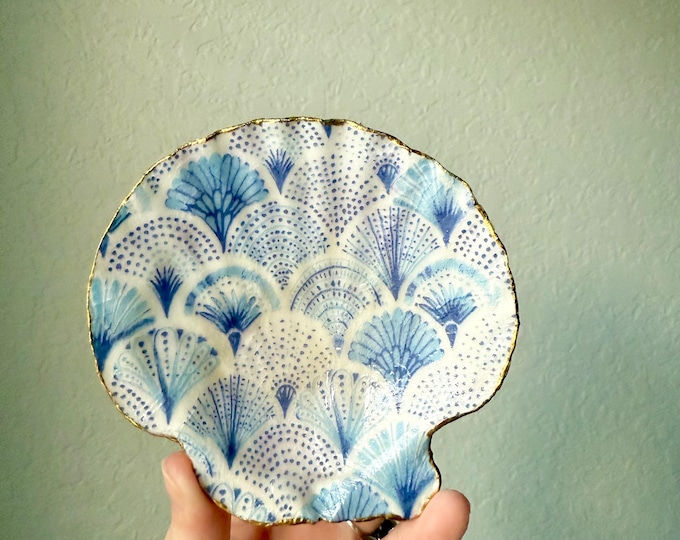 Decoupage Scallop Shell Jewelry Dish: Coastal Trinket Holder