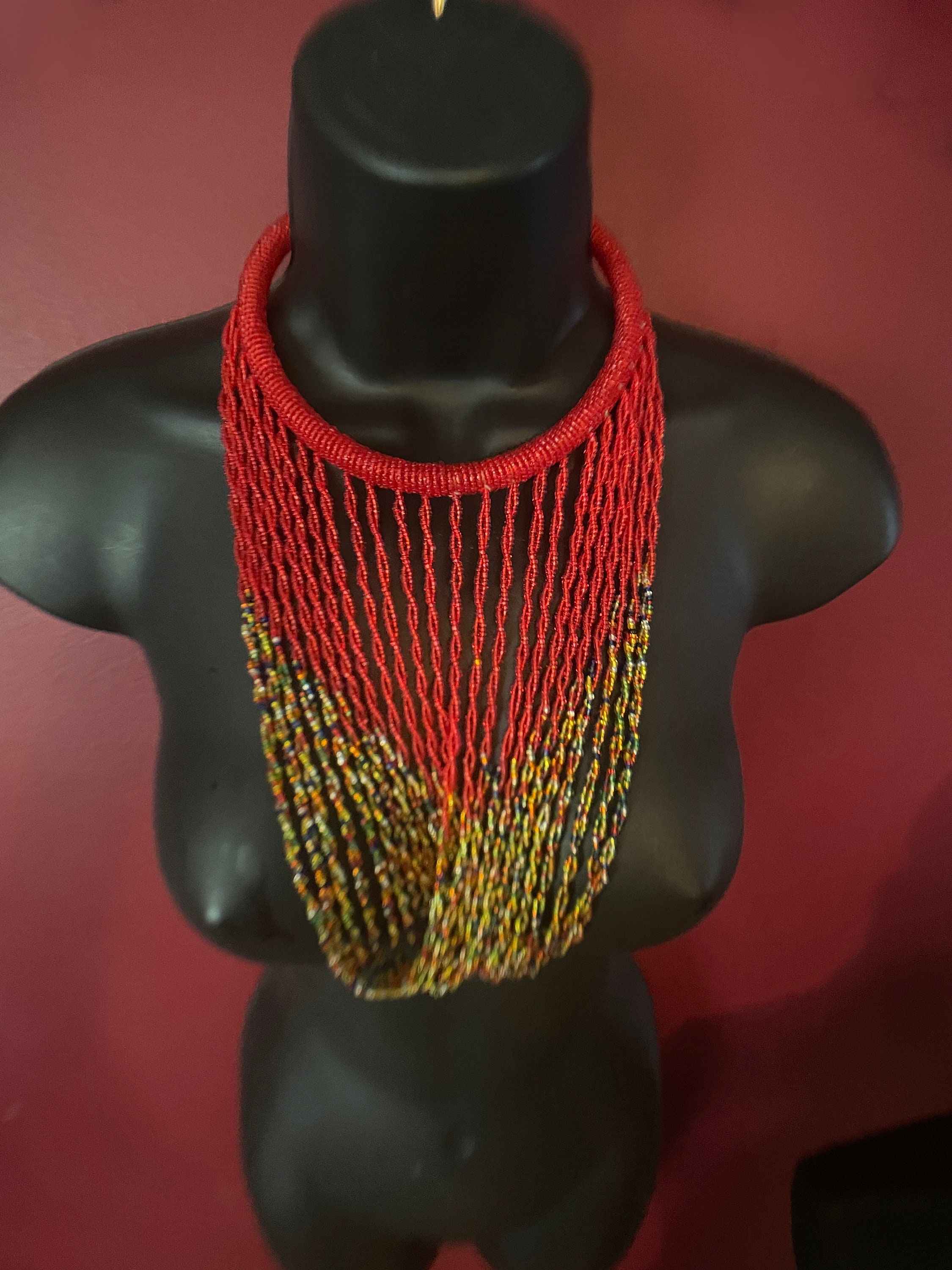 青または赤 アフリカのマサイ族のビーズネックレス マルチカラー