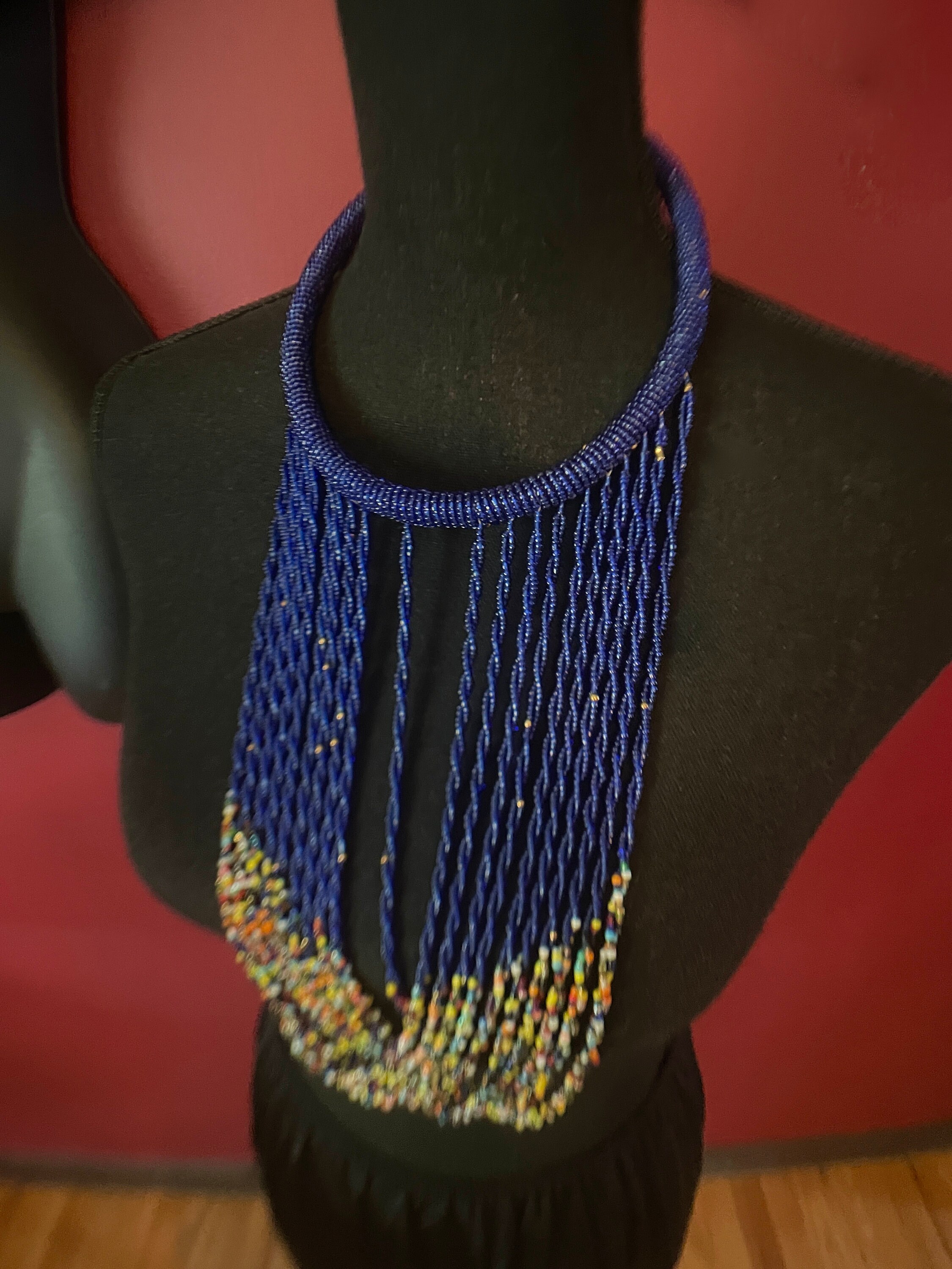 青または赤 アフリカのマサイ族のビーズネックレス マルチカラー