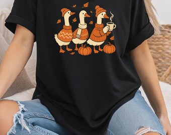 Camiseta Cozy Goose Fall: Camiseta retro para amantes del café otoñal