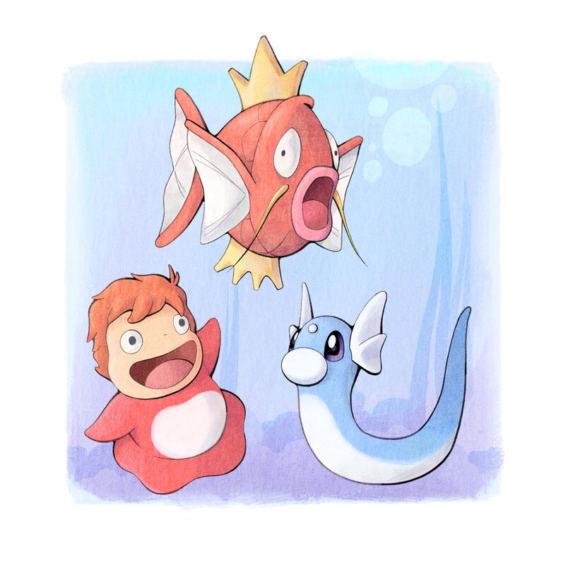 Puede incluir: Ilustraci&oacute;n en acuarela con tres personajes de dibujos animados: un pez rojo con corona, una figura roja con los brazos abiertos y una criatura serpentina azul. El fondo es azul suave con burbujas blancas.
