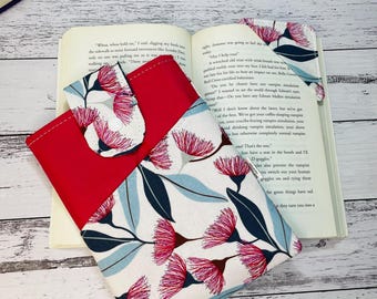 Handmade padded book sleeve to protect your paperback, hardcover or e-reader, for readers who take their books everywhere. Floral design