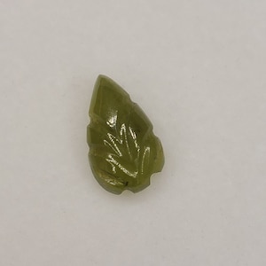 Carved tourmaline for Jewelry designing. Carved gemstone leaf! 4.76 carets! 14X8.6mm