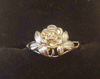 Birth flower ring. Flower Stacking ring. Dainty flower ring!