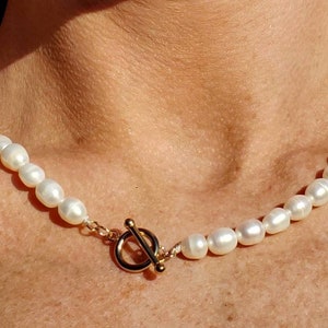 Large pearl necklace with toggle clasp. Cultured pearls. Real pearl necklace!