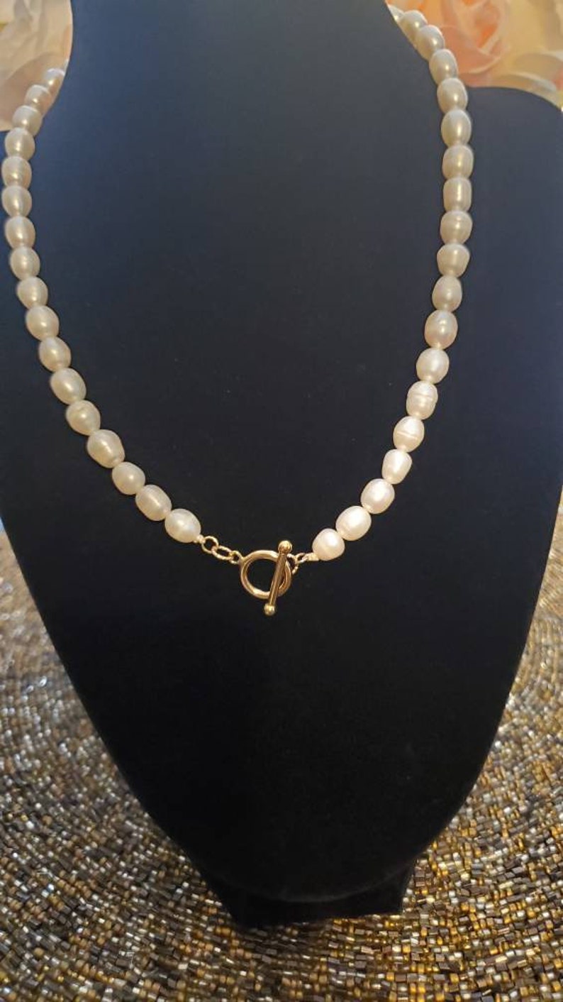 Large Pearl Necklace With Toggle Clasp. Cultured Pearls. Real Pearl