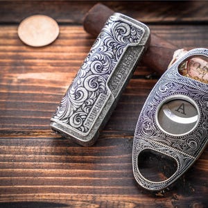 Coffret à cigares ancien en argent et bronze, coupe-cigares et briquet personnalisés, cadeau pour garçons d'honneur Font #1