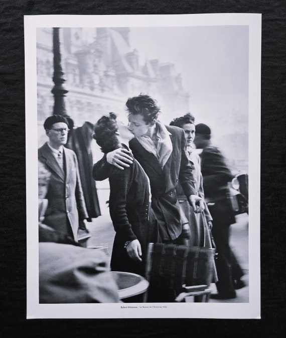 ロベールドアノールバイザードゥロテルドヴィルパリ1950年©2004 Atelier Robert Doisneau限定版寸法 28.5 x 36.5 cm - Etsy 日本 ロベールドアノールバイザードゥロテルドヴィルパリ1950年©2004 Atelier Robert Doisneau限定版寸法 28.5 x 36.5 cm - Etsy 日本