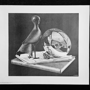 M.C. Escher "Natura morta con sfera riflettente, 1934" Edizione off set vintage stampata in Olanda. 55x65 Home Decor.