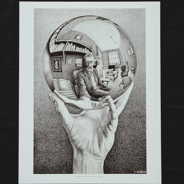 M.C. Escher „Hand mit spiegelndem Globus, 1934“ Titel und Beschreibung des Werkes auf der Rückseite, Maße 36,5 x 28,5 cm.