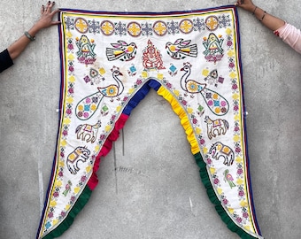 Banjara Toran vintage: tapiz indio bordado estilo kuchi