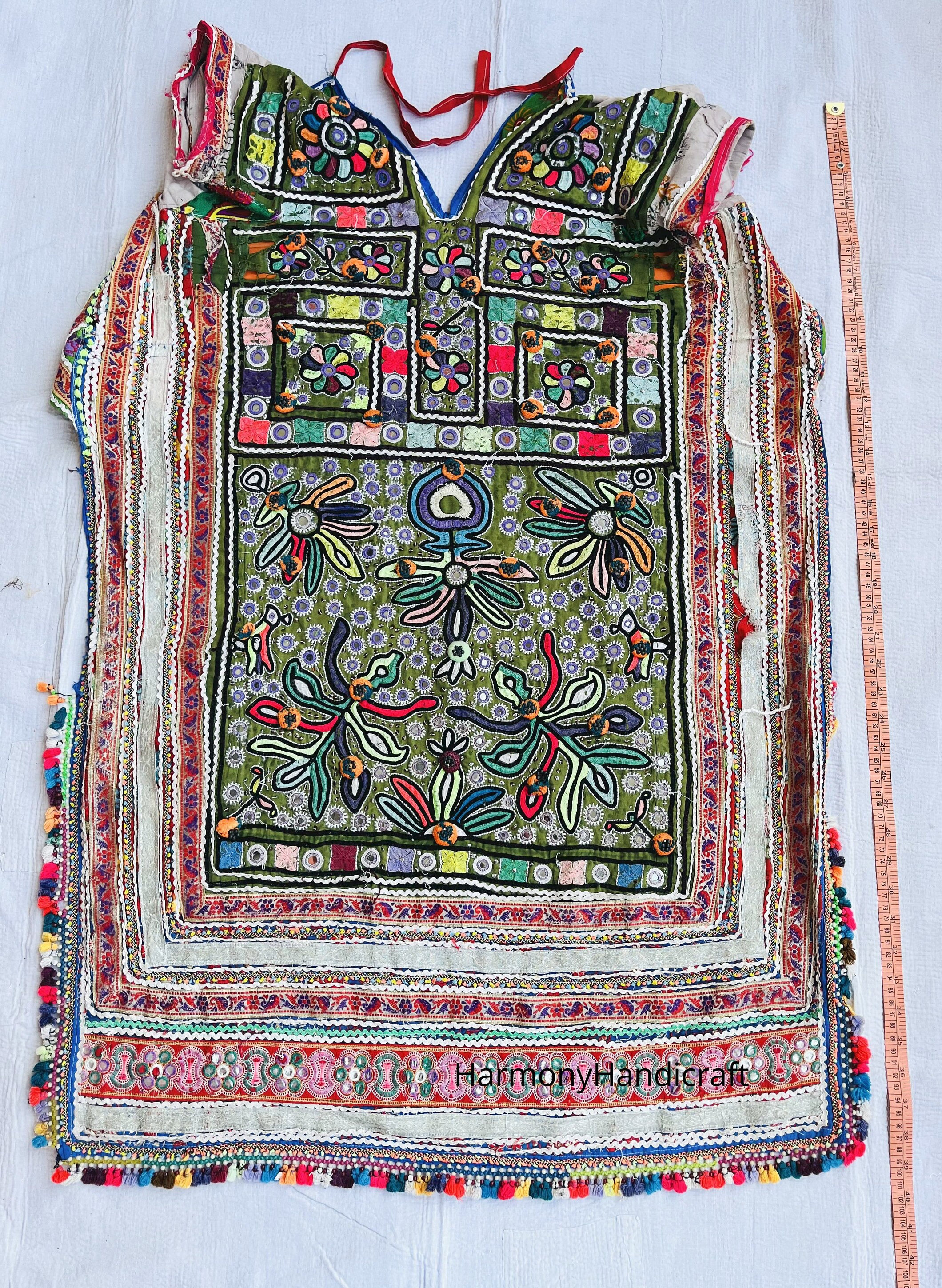 ヴィンテージ バンジャラ刺繍ネックヨークパッチ、ボヘミアン