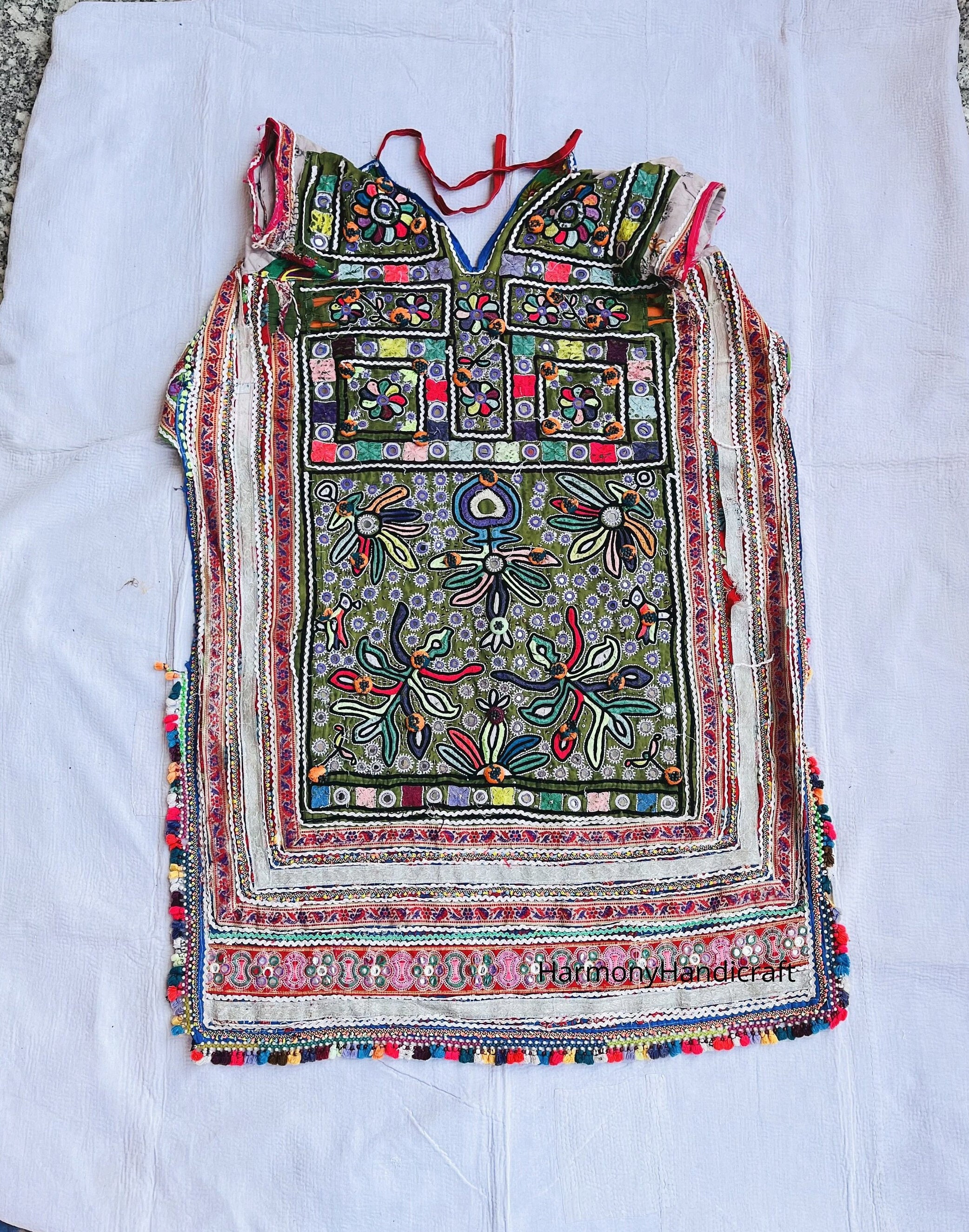 ヴィンテージ バンジャラ刺繍ネックヨークパッチ、ボヘミアン