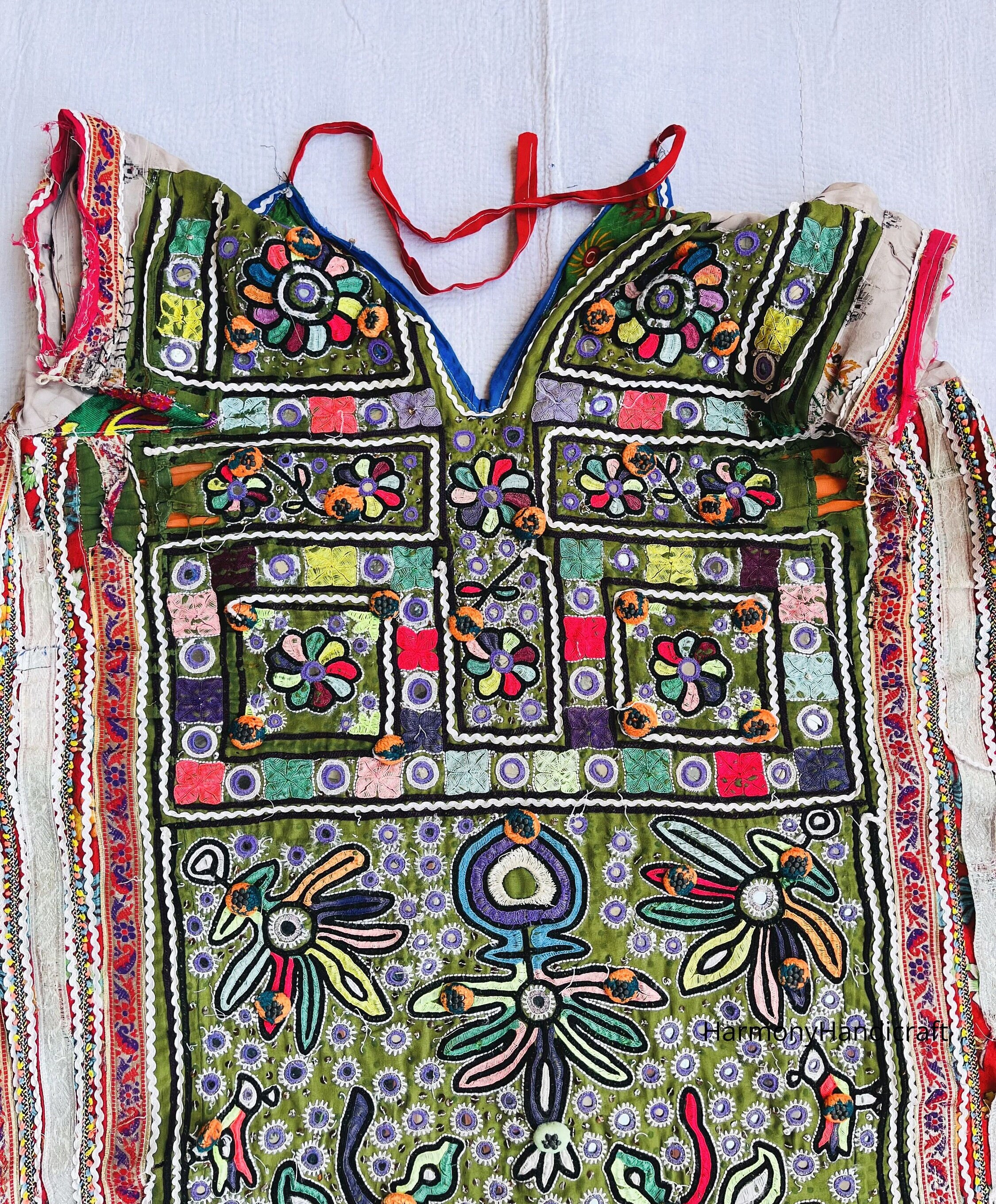 ヴィンテージ バンジャラ刺繍ネックヨークパッチ、ボヘミアン