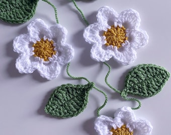Handmade crochet daisy leaf bunting | Design 2 | Garland | Bunting | Decor | Floral | JlmCrochetCreations