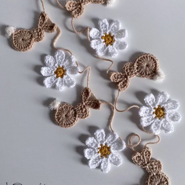 Handmade crochet bunny & daisy bunting | Mini | Easter | Bunny | Daisy | Spring | Garland | Decor | JlmCrochetCreations