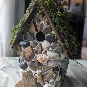 River Stone Cottage Birdhouse with Hanging Rope