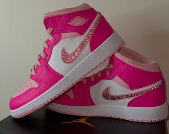 Air Jordan 1 Mid GS „Fierce Pink“. Barbie-Sneaker in Rosa mit Kristall-Swooshes