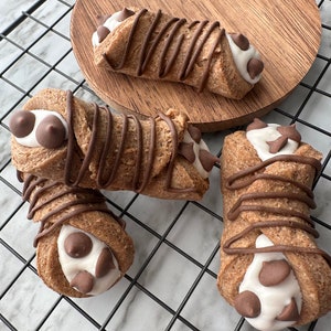 Peanut Butter Cannoli Dog Treats 4 Pack